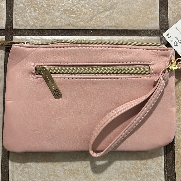 Liz Claiborne iPhone or Andriod charging wallet - Picture 2 of 7